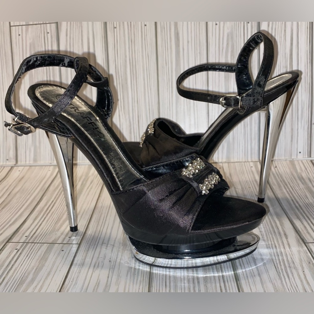 TRAFFIC Platform Heels Size 8